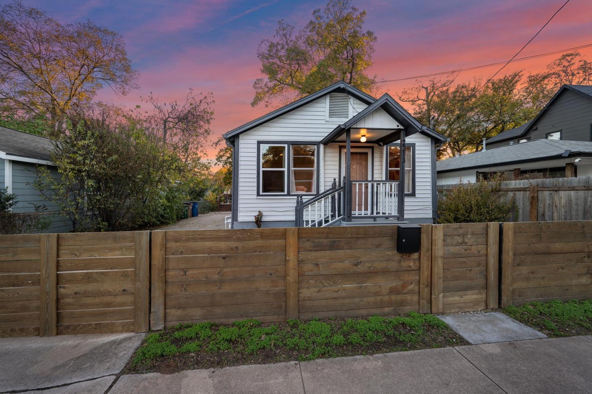 אוסטין Stylish, Artsy Bungalow Central Eastside מראה חיצוני תמונה
